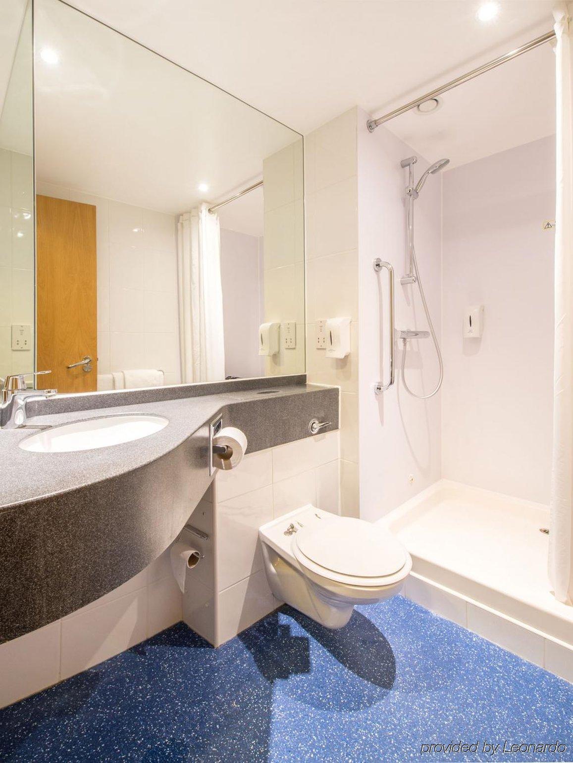 Travelodge London Wembley Bagian luar foto
