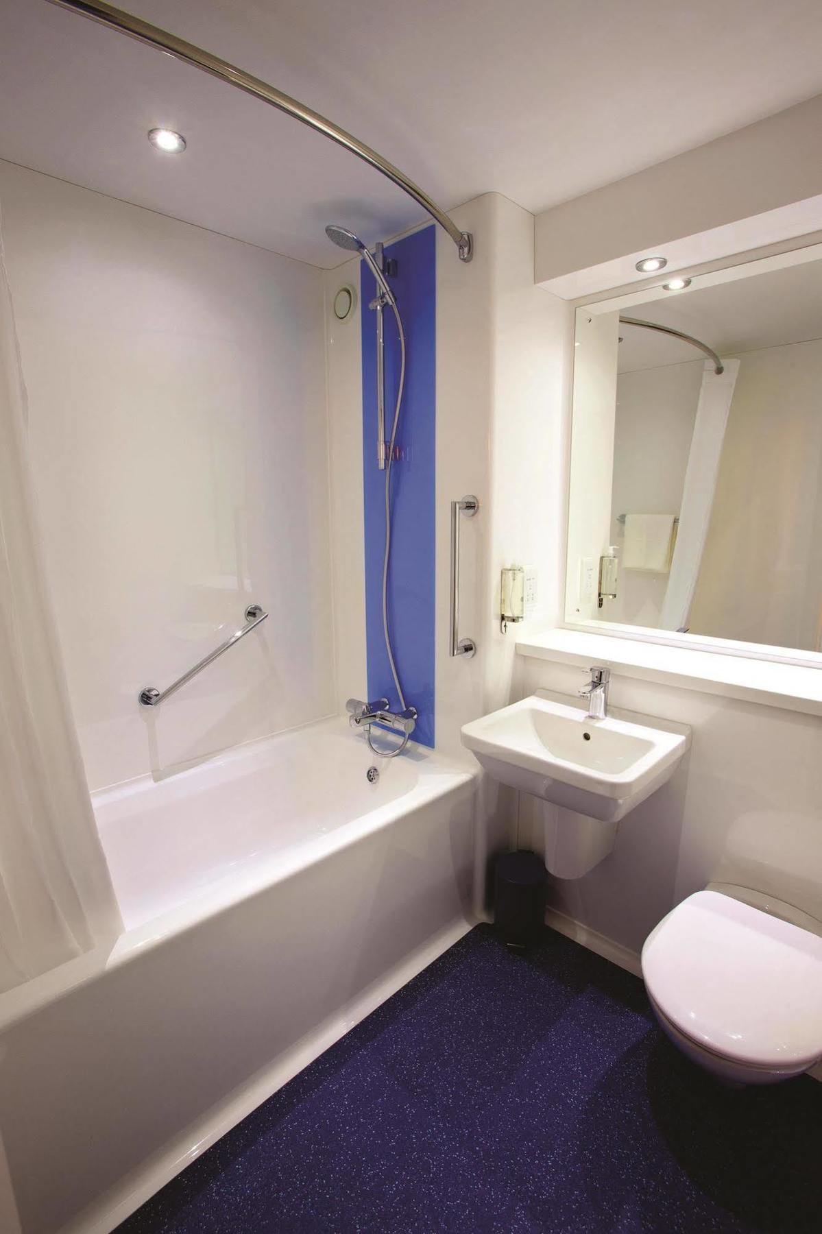 Travelodge London Wembley Bagian luar foto